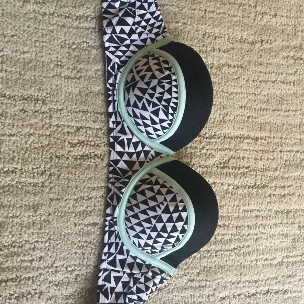 strapless patterned bikini top